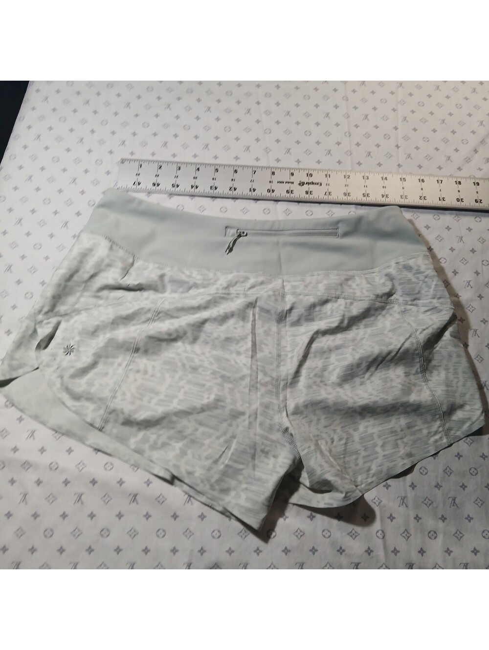 Athleta Athletic Running Shorts Light Gray Space Dye Womens Medium Zip Pocket